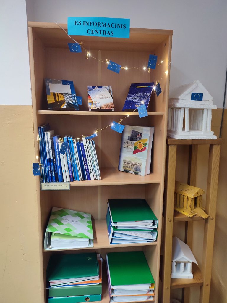 Mokykloje atidarytas Europos Sąjungos informacijos centras