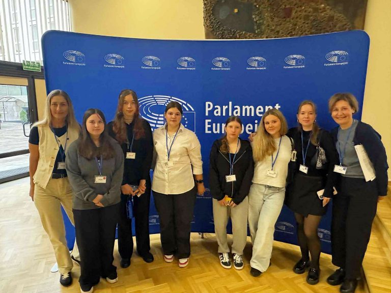 KAUNO „VARPO“ GIMNAZIJOS KOMANDA DALYVAVO TARPTAUTINĖJE KONFERENCIJOJE JAUNIMUI!