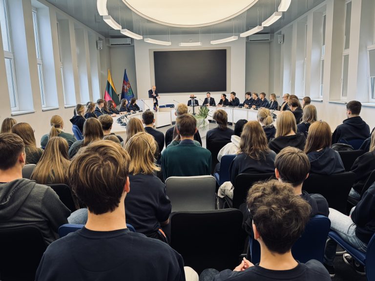 Jaunimo dialogas su Europos Parlamento nariu Vyteniu Povilu Andriukaičiu