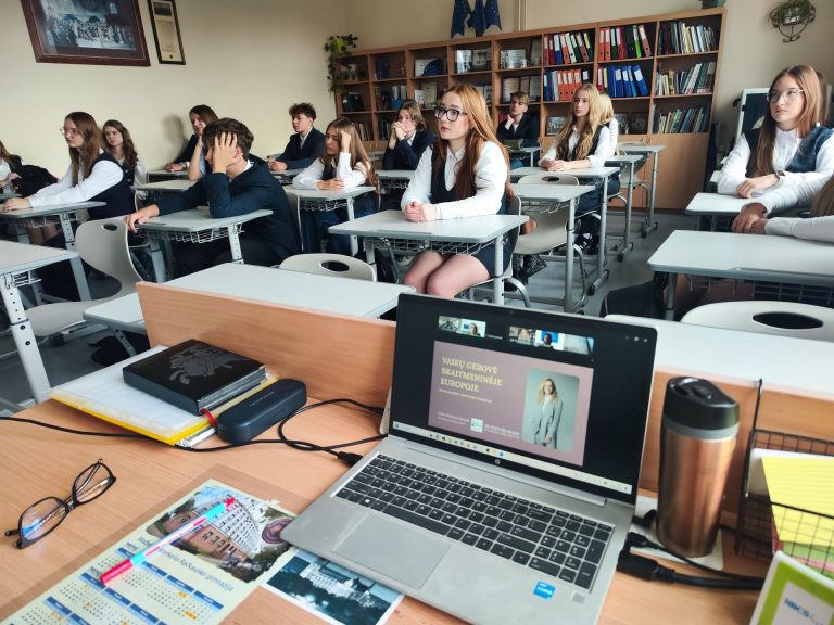 „Vaikų gerovė skaitmeninėje Europoje: ekranų poveikis ir sąmoningas naudojimas“